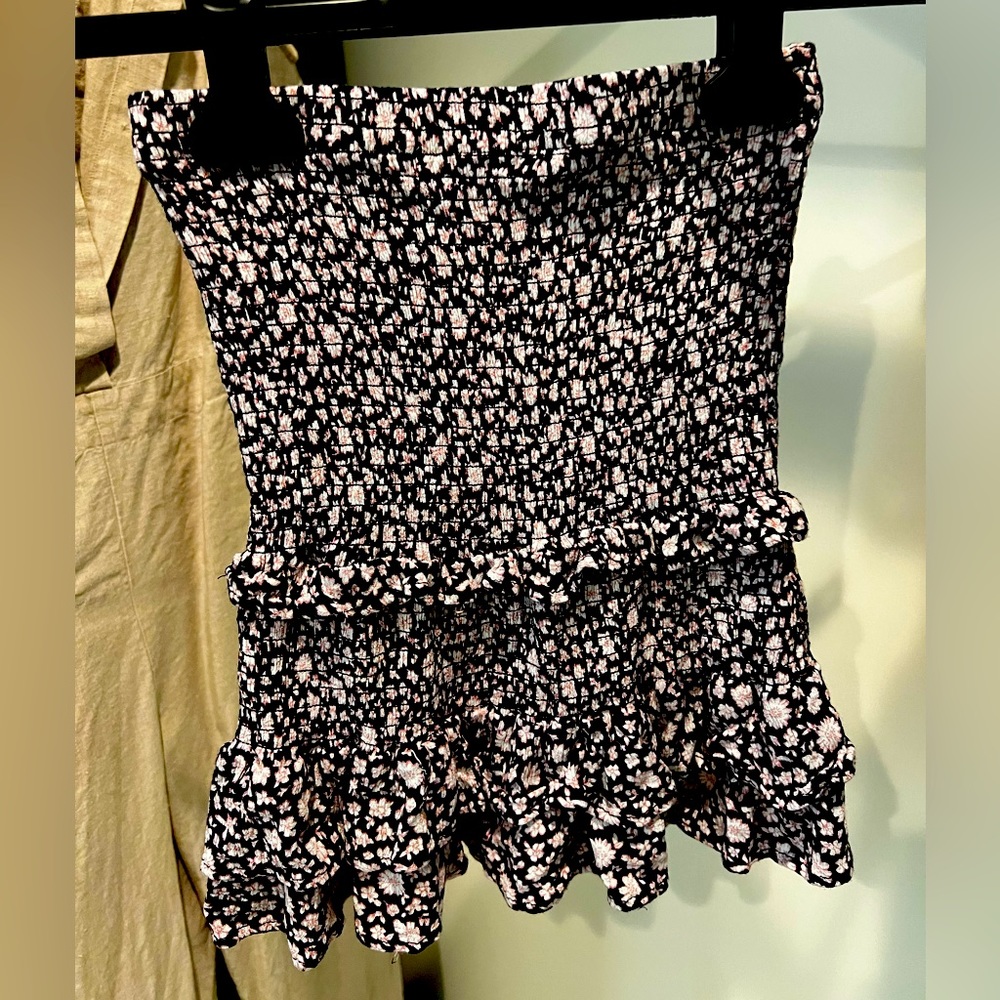 Girl’s navy floral skirt with wide elastic ruching. Size L.